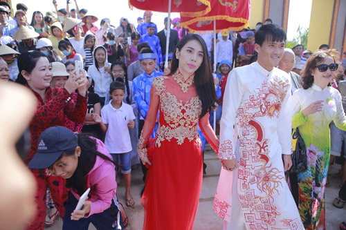 Thủy Tiên - Công Vinh hạnh phúc trao nhẫn cưới - 17