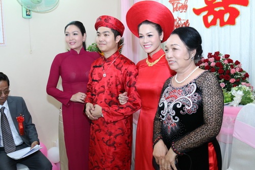 Nhật Kim Anh đẹp rạng ngời trong lễ rước dâu - 17