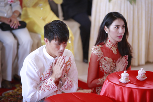 Thủy Tiên - Công Vinh hạnh phúc trao nhẫn cưới - 14