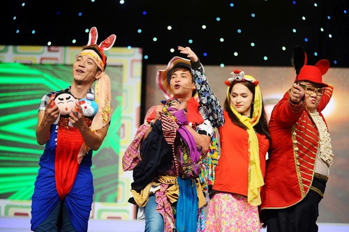 Hà Anh khoe eo bốc lửa, Hương Giang Idol nhảy cực sung - 15