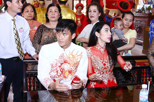 Thủy Tiên - Công Vinh hạnh phúc trao nhẫn cưới - 9