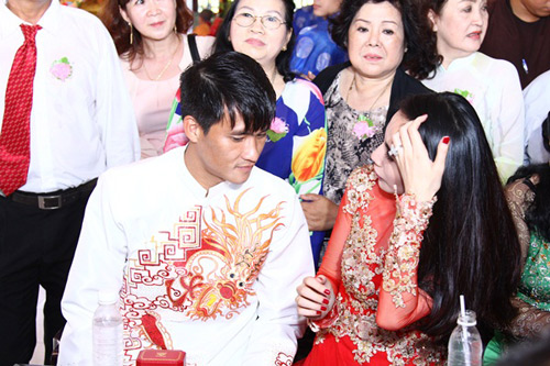 Thủy Tiên - Công Vinh hạnh phúc trao nhẫn cưới - 11