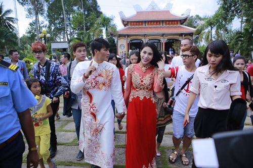 Thủy Tiên - Công Vinh hạnh phúc trao nhẫn cưới - 3