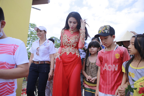 Thủy Tiên - Công Vinh hạnh phúc trao nhẫn cưới - 4