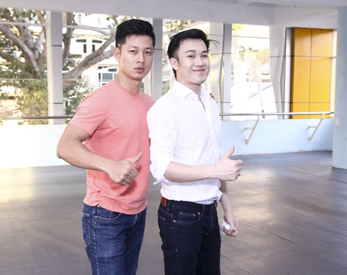 Jennifer Phạm đi chân trần tập nhảy với Dương Triệu Vũ - 1