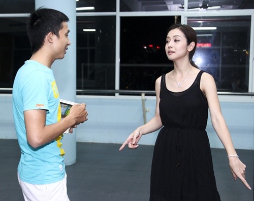 Jennifer Phạm đi chân trần tập nhảy với Dương Triệu Vũ - 10