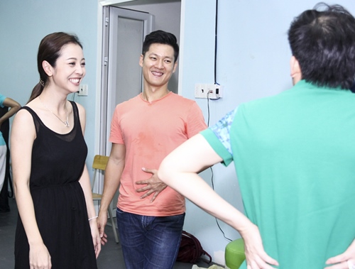 Jennifer Phạm đi chân trần tập nhảy với Dương Triệu Vũ - 4