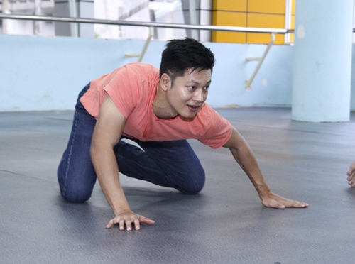 Jennifer Phạm đi chân trần tập nhảy với Dương Triệu Vũ - 7