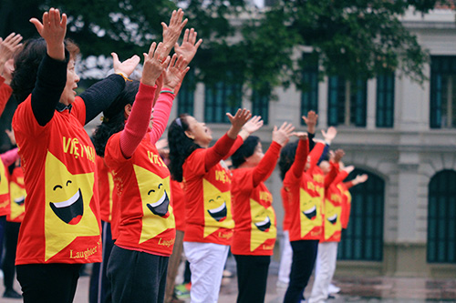 Hàng trăm người mặc áo cờ Tổ quốcquot;chàoquot; năm mới 2015 - 2