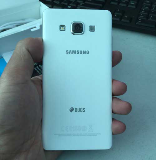 Mở hộp Samsung Galaxy A5, smartphone kim loại nguyên khối - 6