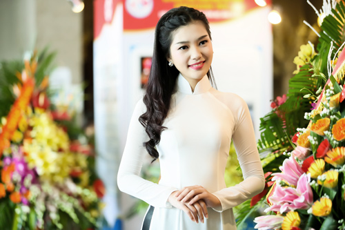 Top 5 HHVN 2014 đẹp dịu dàng trong tà áo dài - 5
