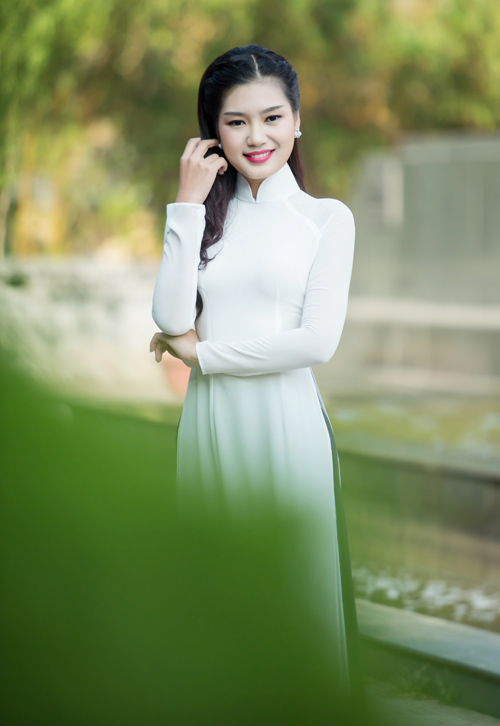 Top 5 HHVN 2014 đẹp dịu dàng trong tà áo dài - 11