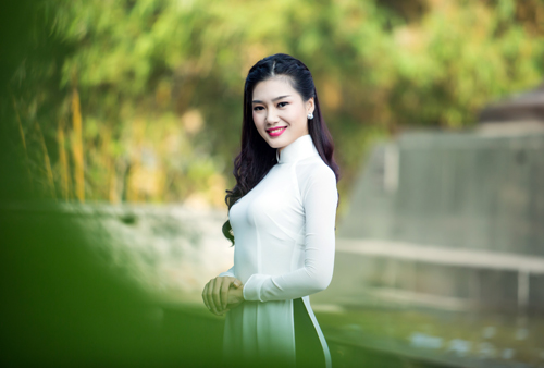Top 5 HHVN 2014 đẹp dịu dàng trong tà áo dài - 12