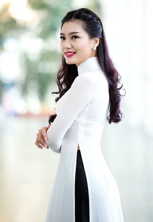 Top 5 HHVN 2014 đẹp dịu dàng trong tà áo dài - 8