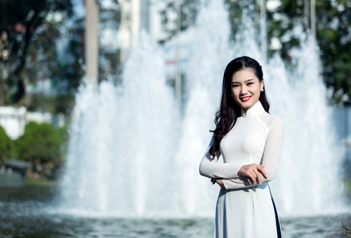 Top 5 HHVN 2014 đẹp dịu dàng trong tà áo dài - 9