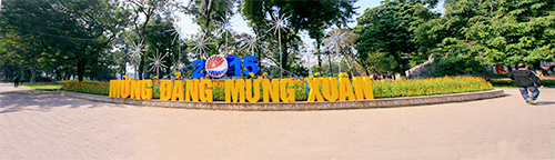 Thủ đô Hà Nội rực rỡ cờ hoa chào năm mới 2015 - 1