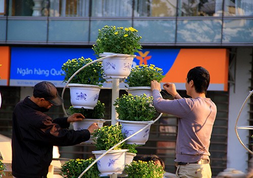 Thủ đô Hà Nội rực rỡ cờ hoa chào năm mới 2015 - 10