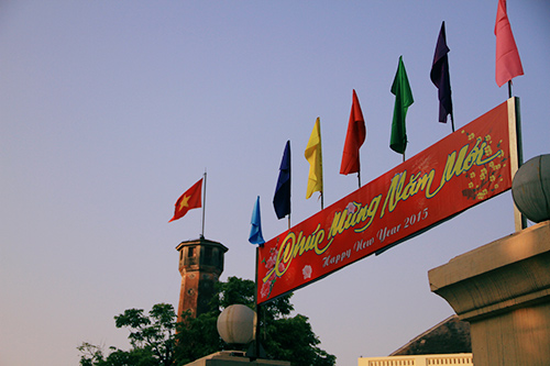 Thủ đô Hà Nội rực rỡ cờ hoa chào năm mới 2015 - 13