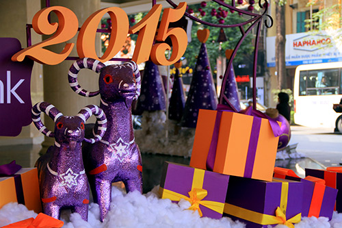 Thủ đô Hà Nội rực rỡ cờ hoa chào năm mới 2015 - 3