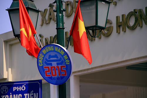 Thủ đô Hà Nội rực rỡ cờ hoa chào năm mới 2015 - 14