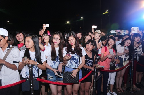 Sơn Tùng M-TP lạnh lùng đi quảng bá phim - 11