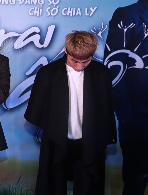 Sơn Tùng M-TP lạnh lùng đi quảng bá phim - 3