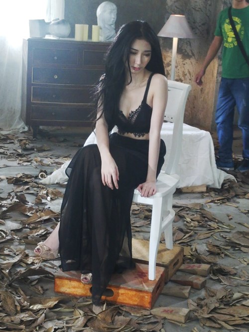 Bạn gái Ngô Kiến Huy ngày càng sexy, hở bạo - 1