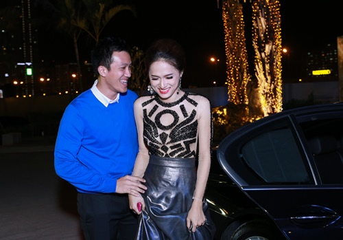 Hương Giang Idol ngại ngùng khi được bạn trai Việt kiều hôn - 3