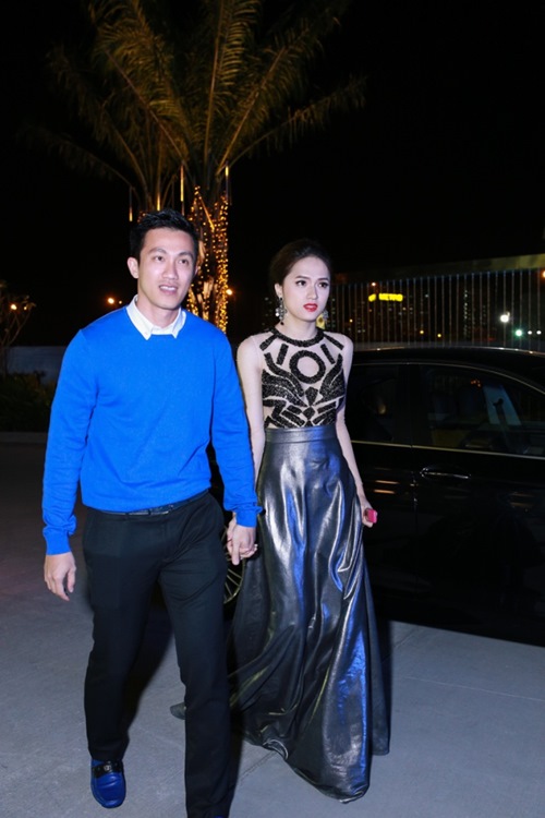 Hương Giang Idol ngại ngùng khi được bạn trai Việt kiều hôn - 4