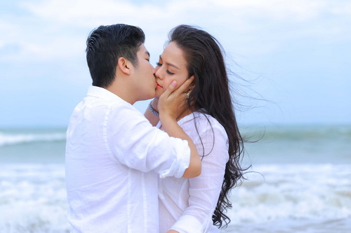 Chồng Nhật Kim Anh mặc váy cầu hôn vợ - 17