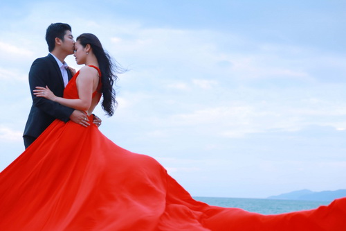 Chồng Nhật Kim Anh mặc váy cầu hôn vợ - 18