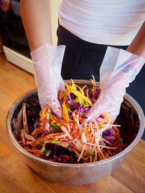 Thử làm kim chi bắp cải tím ăn nào! - 8