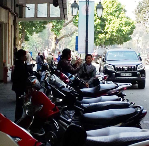 Dịch vụ đổi tiền lẻ ‘chém đẹp’ gần Tết Nguyên Đán - 1