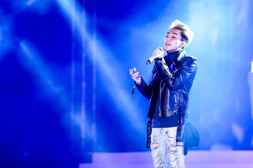 Những bộ cánh thách đố thời tiết của Sơn Tùng M-TP - 10