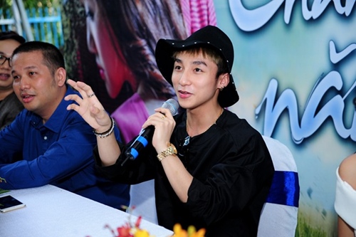 Những bộ cánh thách đố thời tiết của Sơn Tùng M-TP - 11