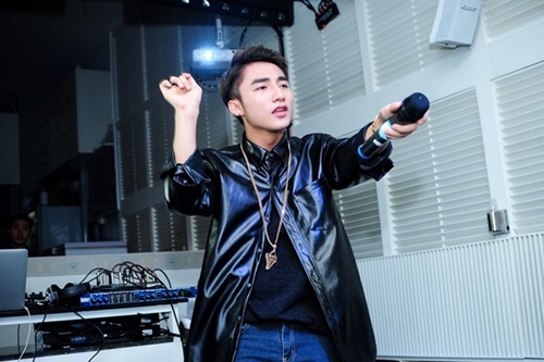 Những bộ cánh thách đố thời tiết của Sơn Tùng M-TP - 13