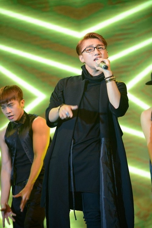 Những bộ cánh thách đố thời tiết của Sơn Tùng M-TP - 14