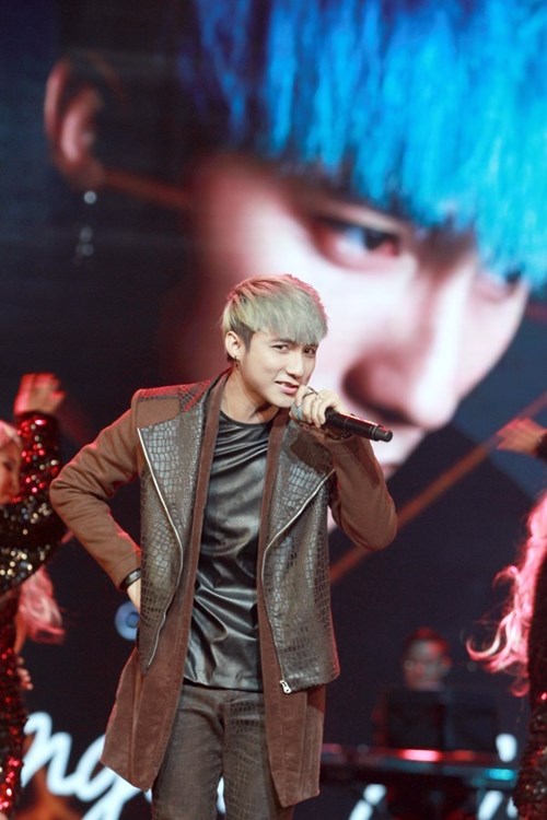 Những bộ cánh thách đố thời tiết của Sơn Tùng M-TP - 19