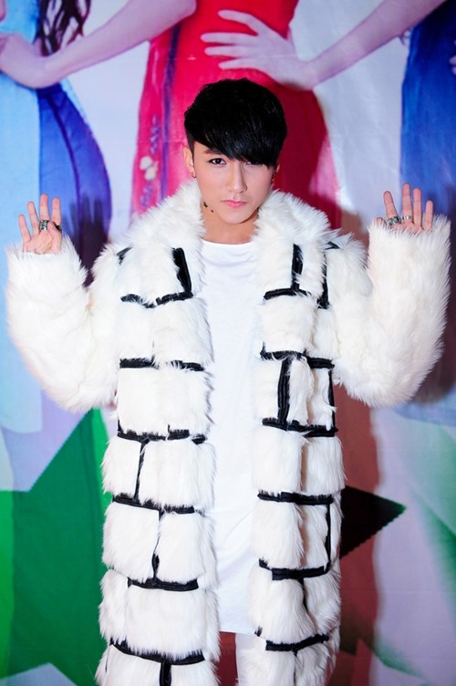 Những bộ cánh thách đố thời tiết của Sơn Tùng M-TP - 3