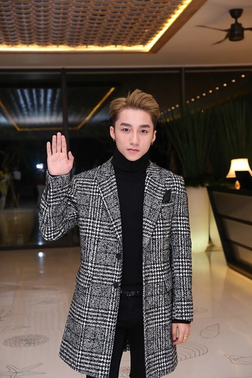 Những bộ cánh thách đố thời tiết của Sơn Tùng M-TP - 7