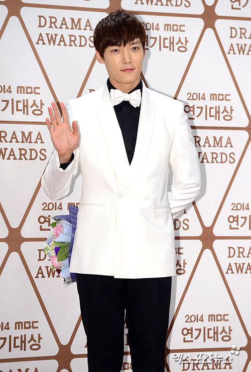 Jang Hyuk và Jang Nara giành giải Cặp đôi đẹp nhất - 17