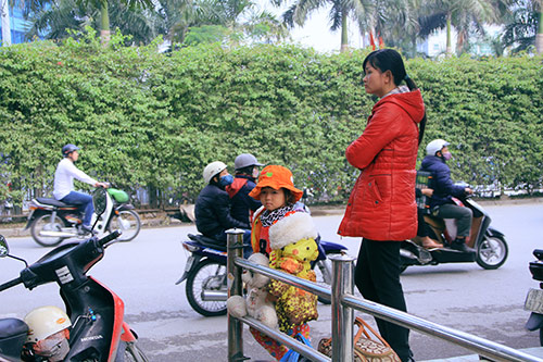 Trẻ nhỏ vật vã theo bố mẹ về quê nghỉ tết Dương lịch - 14