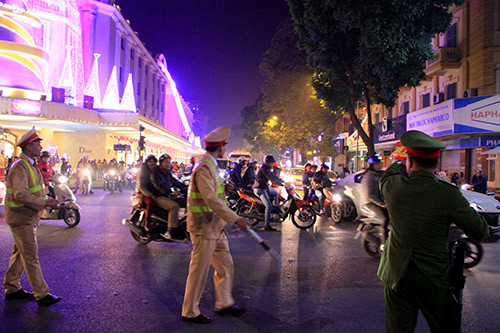 Không khí hân hoan chào đón năm mới 2015 trên cả nước - 2