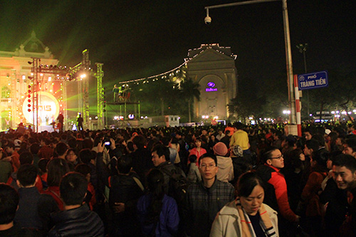 Không khí hân hoan chào đón năm mới 2015 trên cả nước - 10