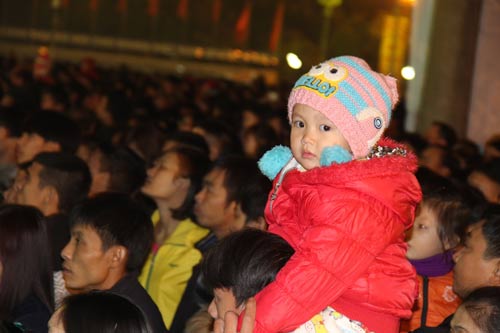 Không khí hân hoan chào đón năm mới 2015 trên cả nước - 15