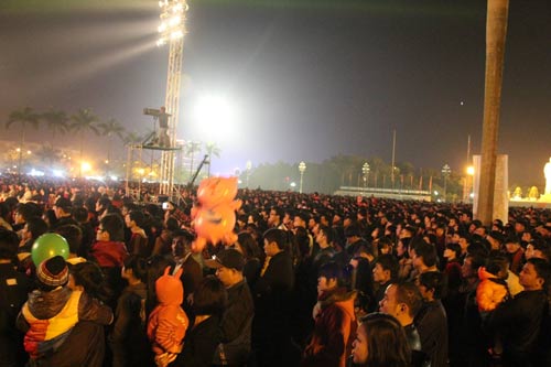 Không khí hân hoan chào đón năm mới 2015 trên cả nước - 13
