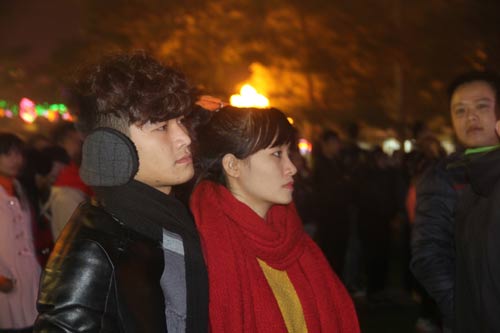 Không khí hân hoan chào đón năm mới 2015 trên cả nước - 17