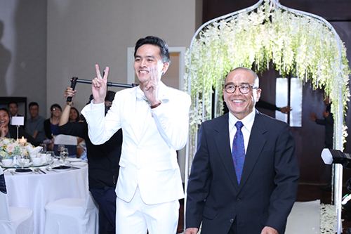 Tú Vi - Văn Anh nhảy nhót tưng bừng trong đám cưới quot;ngôn tìnhquot; - 43