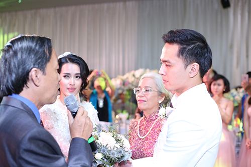 Tú Vi - Văn Anh nhảy nhót tưng bừng trong đám cưới quot;ngôn tìnhquot; - 46