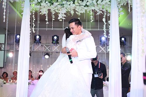 Tú Vi - Văn Anh nhảy nhót tưng bừng trong đám cưới quot;ngôn tìnhquot; - 29